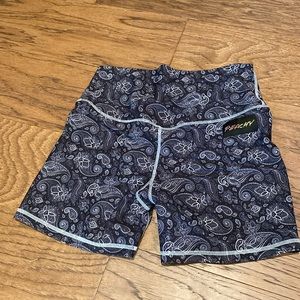 EUC peachy size medium CrossFit shorts